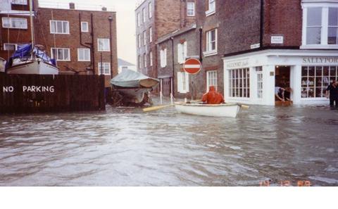 flooding in Old Portsmouth during December 1989 storms (copyrite Portsmouth City Council/Eastern Solent Coastal Partnership)