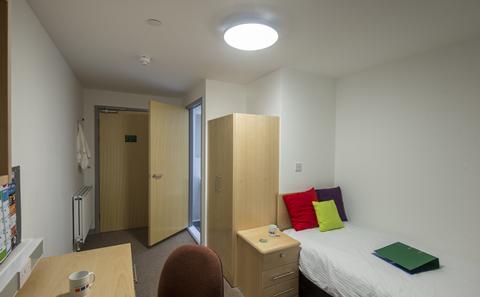 An example of an en suite category 1 room