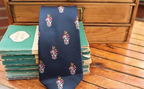 Crested tie