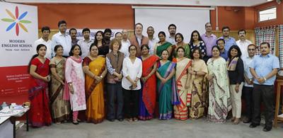 Group photo of teachers and attendees