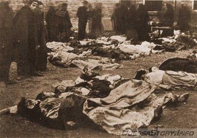 A photograph of the victims of anti-Jewish pogroms in Odessa, October 1905. 