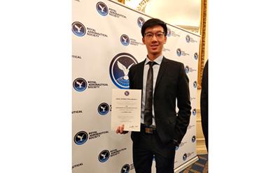 Lian Ming Goh with award