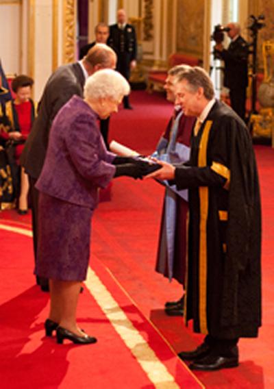 HRH The Queen awards the prize