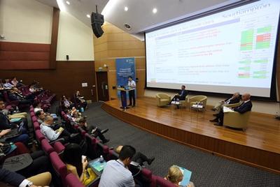 Dr Tiejun Ma speaking at conference