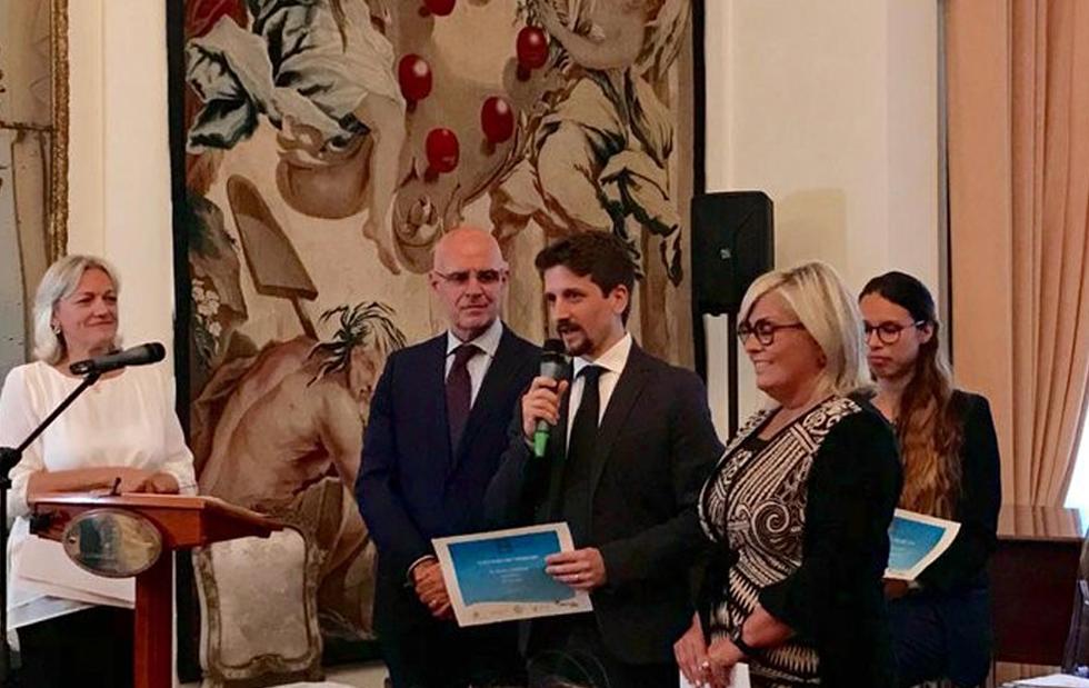 Dr Gianluca Cidonio speaking the award for Italy made me 