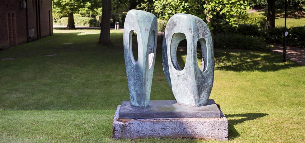 Barbara Hepworth, Two Forms in Echelon. Credit Thierry Bal