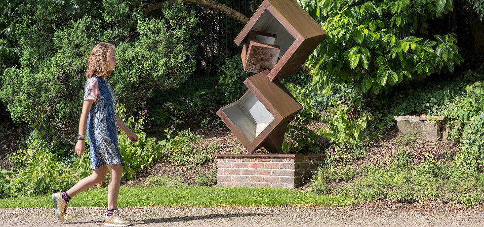 Matt Rhoda sculpture in Valley Gardens © Thierry Bal