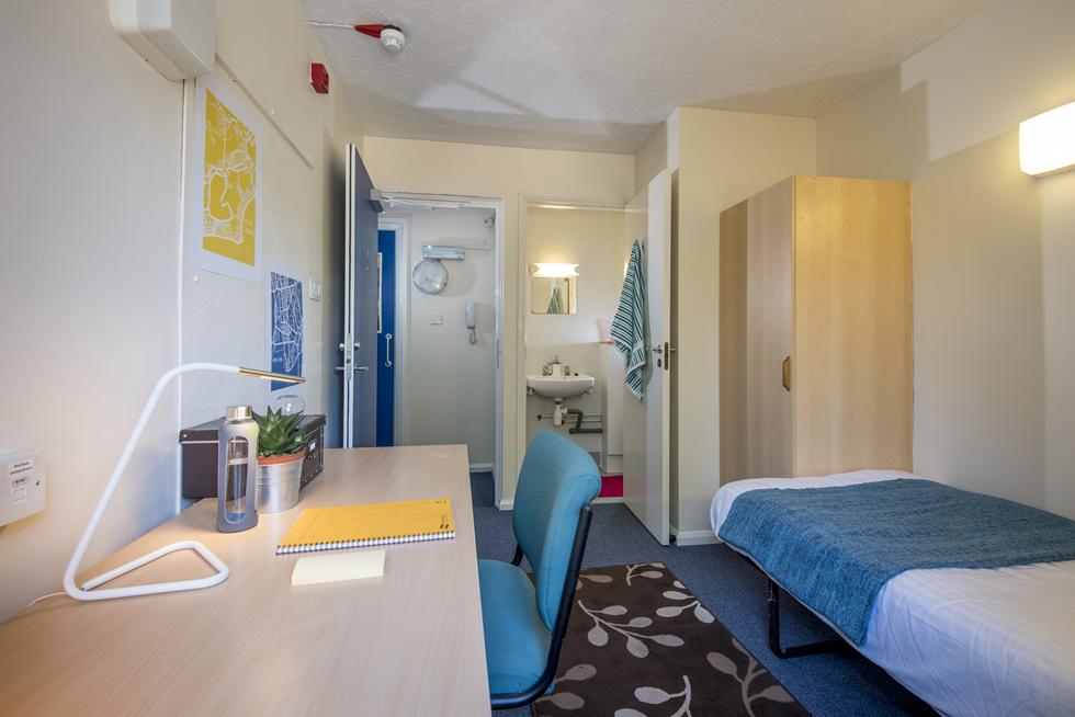 suite what's bathroom a Park  Erasmus residence halls of University (Winchester)