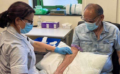 iDx Lung participant Brian Gray taking part in the study