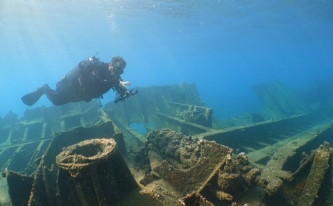 Diving a modern shipwreck