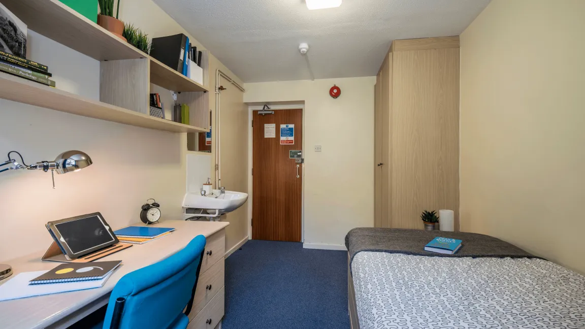 A standard shared bathroom room at Glen Eyre
