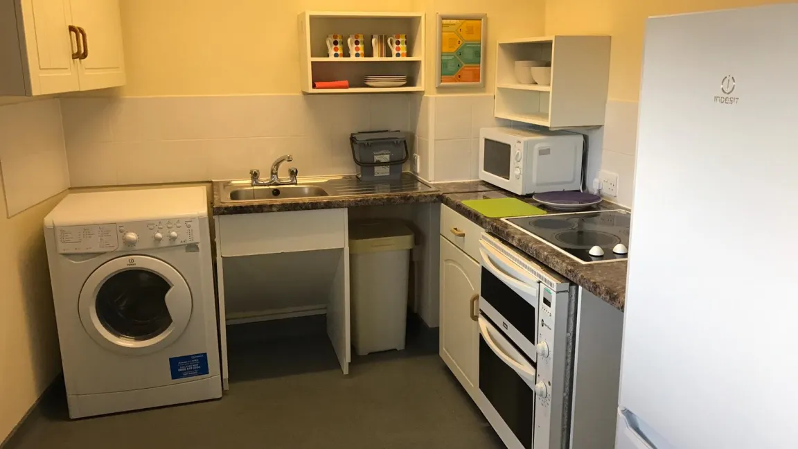 A kitchen in a 1 bed flat in Glen Eyre Hall