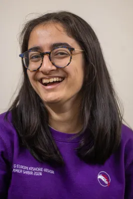 Head and shoulders portrait image of Rhianna Saglani, MA History student smiling and looking at the camera. 