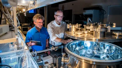 Jeremy Frey and Bill Brockleby observing nanoscale imaging of neurons equipment