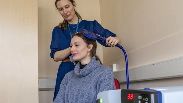 A person using neurostimulation lab equipment