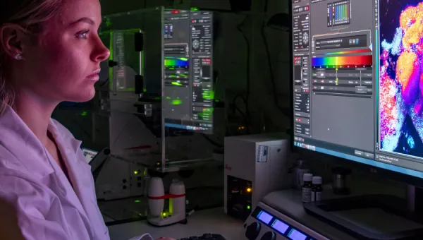 biomedical sciences student using imaging microscopy equipment