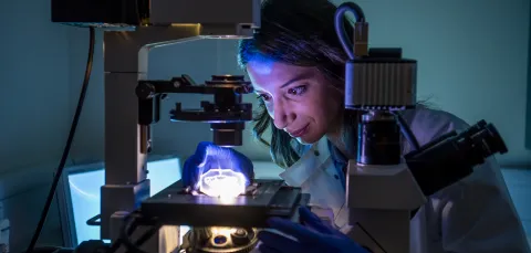A woman working in a laboratory.