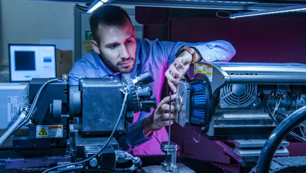 An engineering student using Mu-VIS X-ray imaging equipment