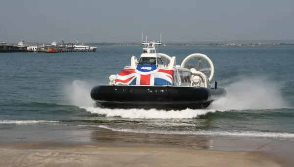 Passenger hovercraft landing