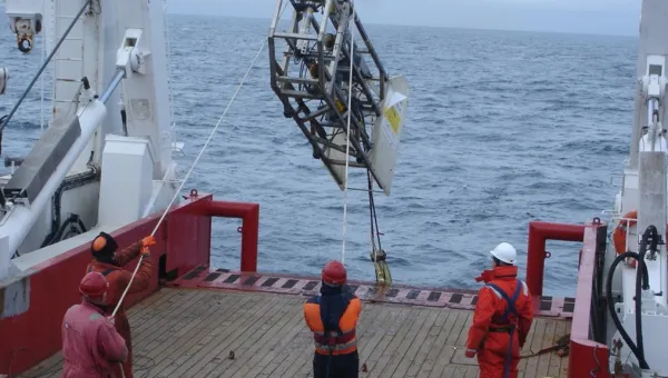 The DASI deep-towed electromagnetic transmitter system being deployed at sea