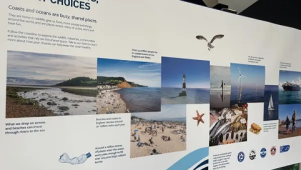 Informational poster displaying several pictures showing coastal landscapes. Pictures are placed longitudinally below the title reading ’Healthy coasts, smart choices’ and a explanatory text.