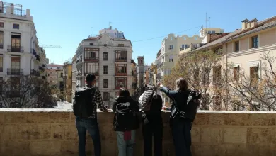 Beth and 3 of her fellow students, on a balcony looking out at Alicante buildings.