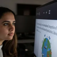 A student reading a report on the international integration of markets on a computer screen.